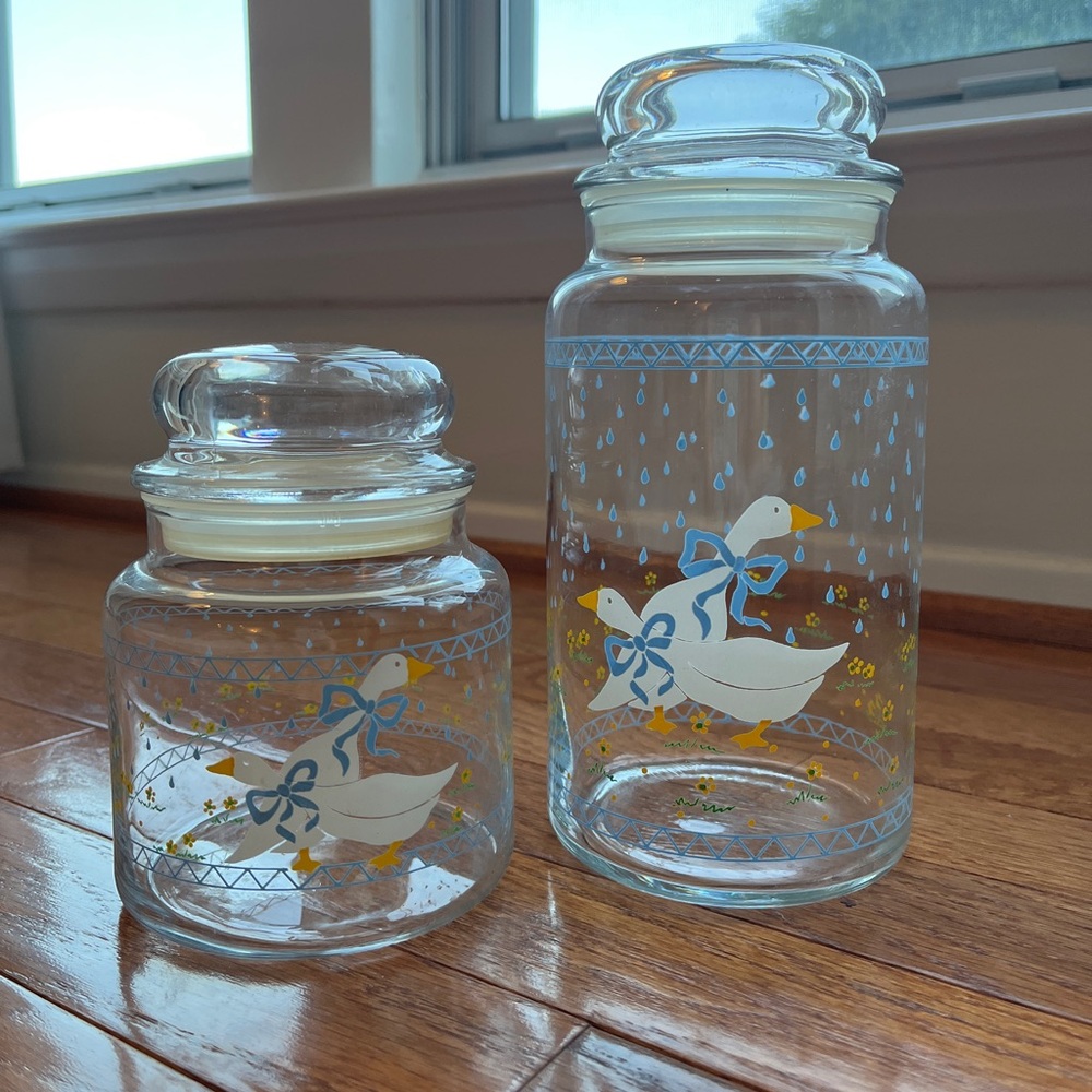 Vintage anchor hocking blue ribbon country goose glass jar - set of 2